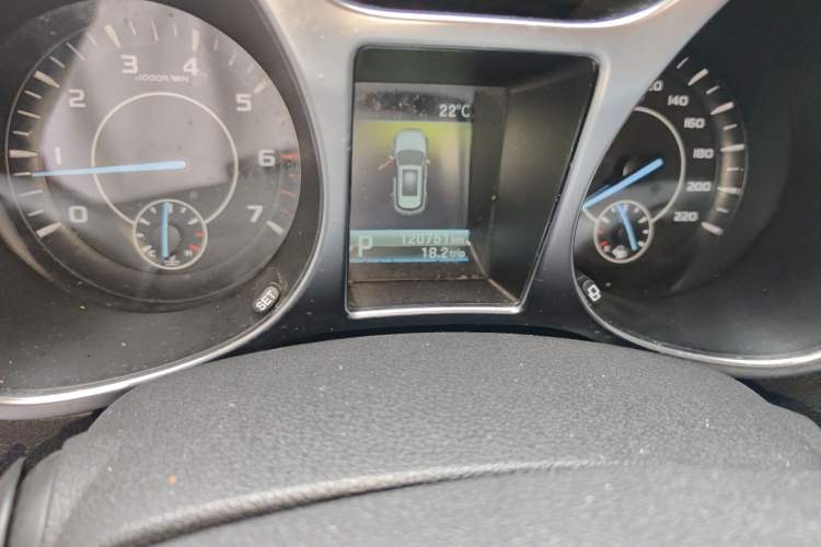 Used JMC Yusheng S330 2016 1.5L GTDi Automatic Two-Wheel Drive Flagship Edition Odometer Close Up