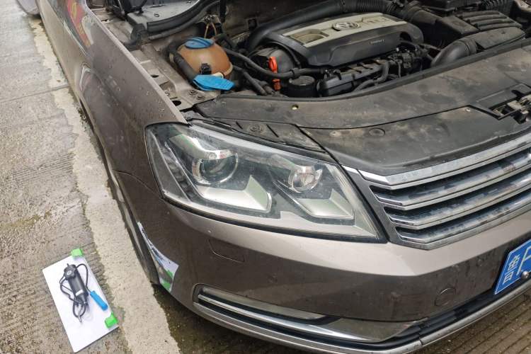 Used Volkswagen Magotan 2012 Revised 1.8TSI Luxury Version Right Front Headlight