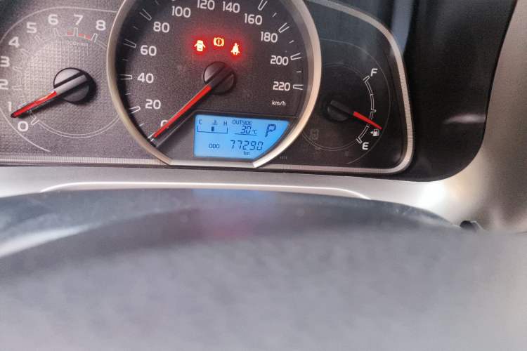 Used Toyota RAV4 2015 2.0L CVT Two-Wheel Drive Fashion Edition Odometer Close Up