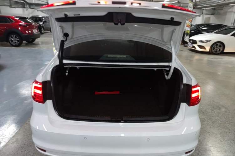 Used Volkswagen Sagitar 2015 1.6L Automatic Comfort Model Trunk