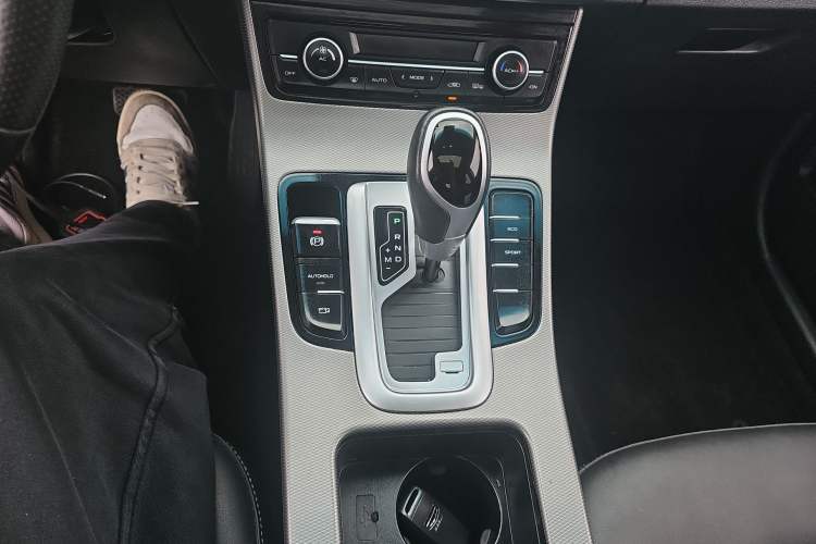 Used Geely Auto Emgrand GL 2018 1.4T DCT Elite Smart Connectivity Version Gear Lever