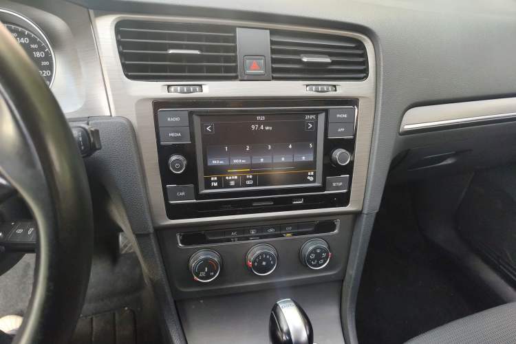 Used Volkswagen Golf 2014 1.4TSI Automatic Comfort Model Audio And AC Panel