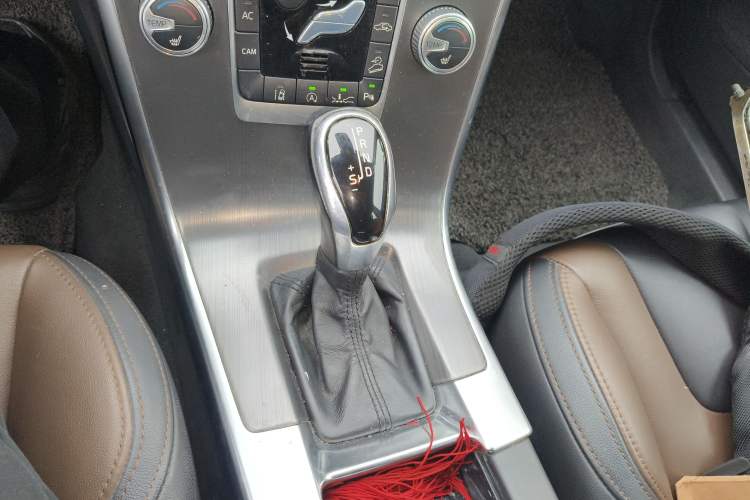 Used Volvo XC60 2015 T5 AWD Smart Drive Edition Gear Lever