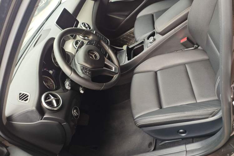 Used Mercedes-Benz GLA 2016 GLA 200 Fashion Model Left Front Seat