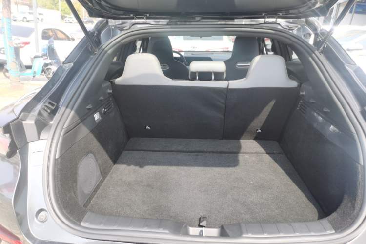 Used CHANGAN UNI-T 2022 1.5T Prestige Version Trunk