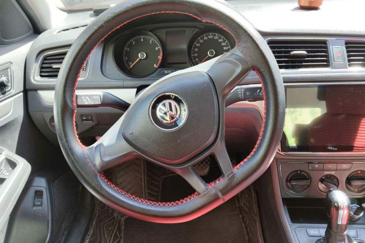 Used Volkswagen Lavida 2017 1.6L Automatic Fashion Edition
