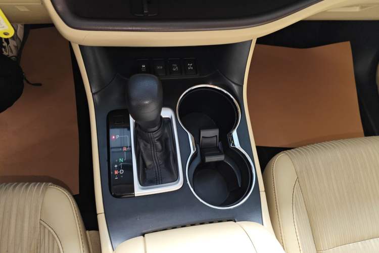 Used Toyota Highlander 2018 2.0T Four-Wheel Drive Elite Edition 7 Seats China VI Standard Gear Lever