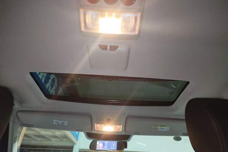 Used Land Rover Discovery 2015 3.0 SDV6 HSE Diesel Version Headliner