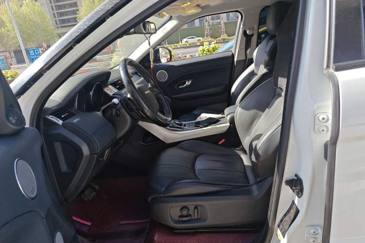 Used Land Rover Range Evoque 2018 240 PS SE Smart Brilliance Edition Left Front Seat