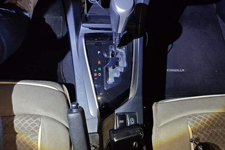 Used Toyota Corolla 2017 Revised Version 1.2T S-CVT GL Gear Lever