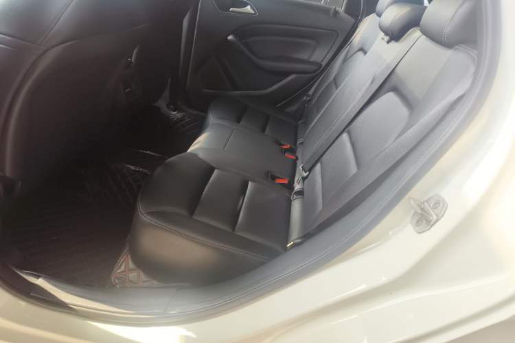 Used Mercedes-Benz B-Class 2015 B 200 Fashion Model Left Rear Seat