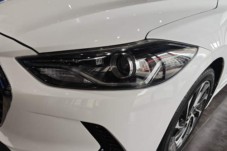 Used Hyundai Elantra (6th Generation / Lingdong) 2020 1.5L CVT Smart & Stylish – Elite Version Left Front Headlight