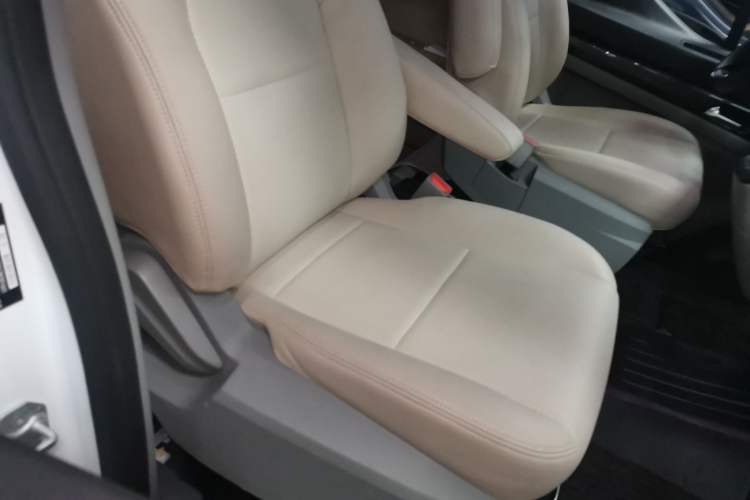 Used Ford Transit T8 2024 T8 2.3T Diesel Automatic Mid-Drive Mid-Roof 6-Seater Fully Equipped 2/2/2 Configuration