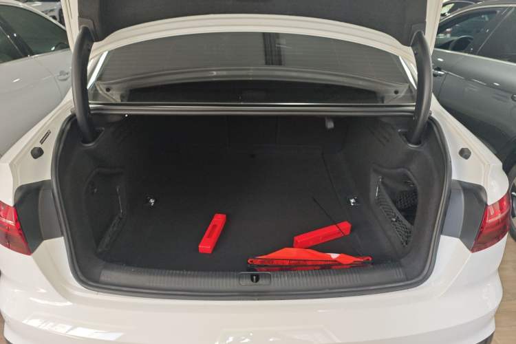 Used Audi A4L 2023 40 TFSI Luxury Dynamic Model
