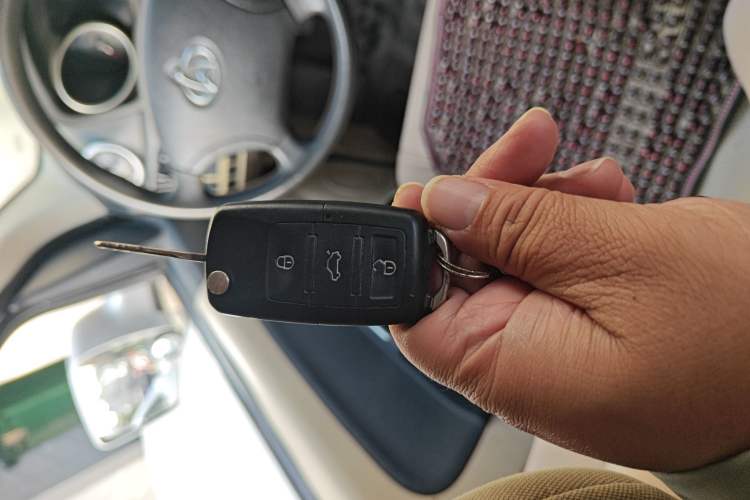 Used CHANGAN KAICHENG Ruixing M70 2017 1.5L Comfort Edition 6-Seater Liftback Door DAM15DL
