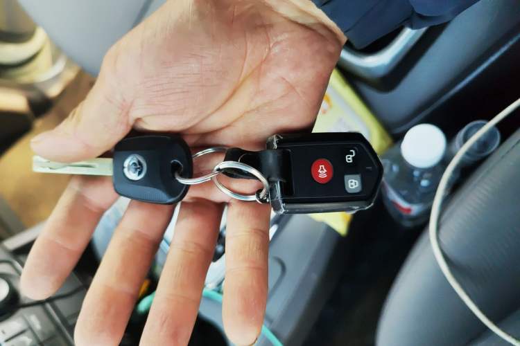 Used SsangYong Rodius 2014 2.0T Diesel Two-Wheel Drive Elite Navigation Edition