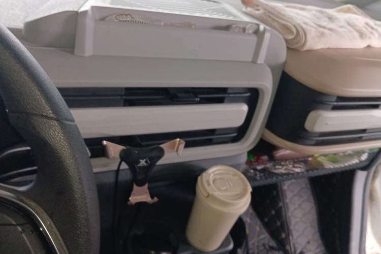 Used SAIC MAXUS Dana V1 2025 V1 Long-Wheelbase High-Roof Cargo Version (50 kWh) Audio And AC Panel