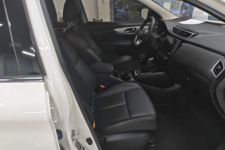 Used Nissan Qashqai 2022 2.0L CVT XV Premier Luxury Edition Right Front Seat