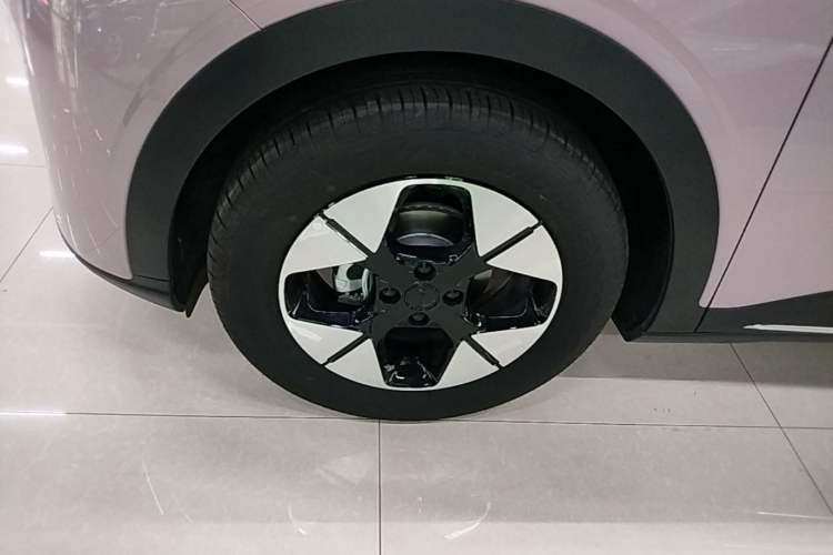 Used Geely Galaxy Geome 2025 UP 410km Exploration Edition Left Front Wheel Hub