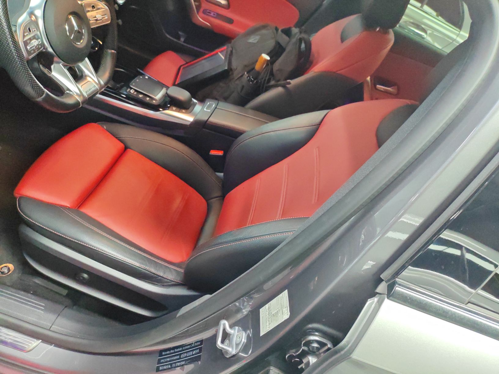 Переднее сиденье в автомобиле