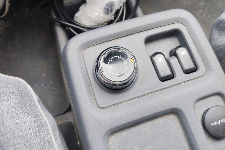 Used Wuling Yangguang 2024 300KM Comfort Version Passenger Van 75kW
