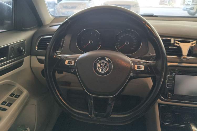 Used Volkswagen Gran Lavida 2015 230TSI DSG Luxury Edition