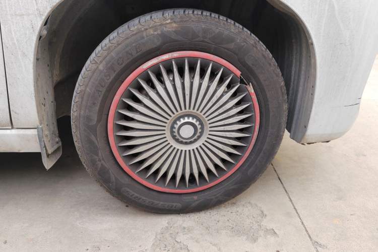 Used Dongfeng Fengon 380 2022 1.5L Standard Van 2 Seats Right Front Wheel Hub