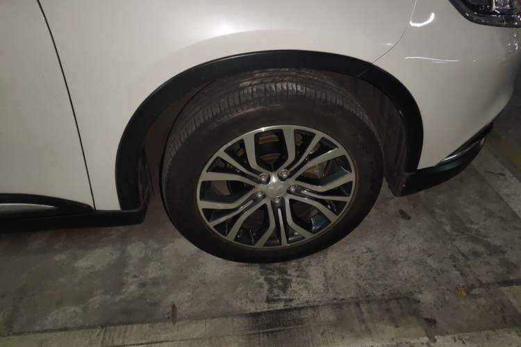 Used Mitsubishi Outlander 2016 2.4L 4x4 Elite Edition 7-Seater