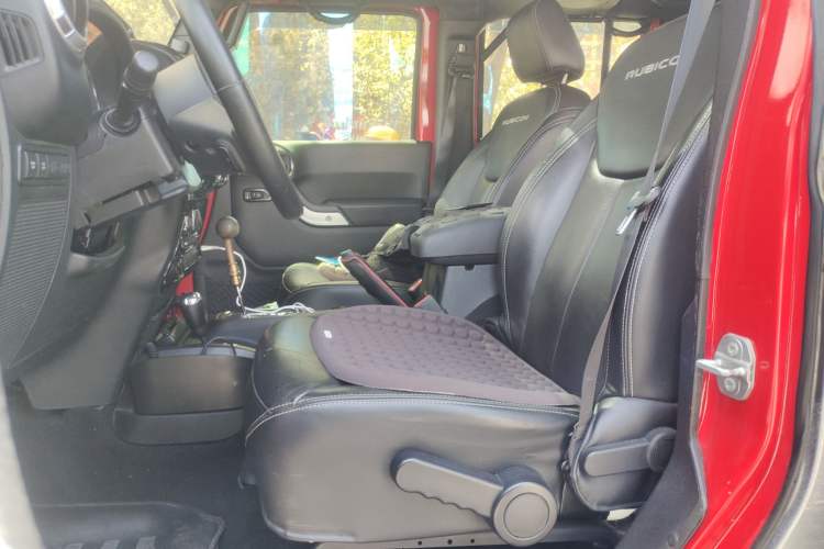 Used Jeep Wrangler 2015 3.6L Rubicon Four-Door Comfort Edition Left Front Seat