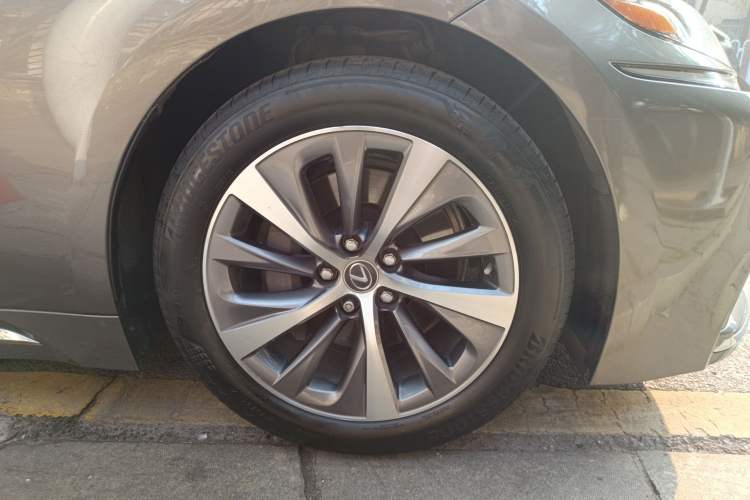 Used Lexus LS 2020 500h Excellence Edition China VI standard
