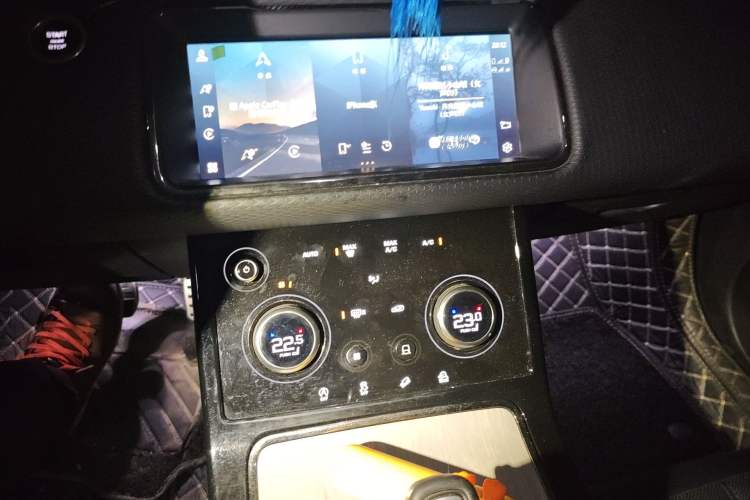 Used Land Rover Range Evoque 2021 Range Rover Velar 249 PS R-Dynamic S Performance Edition Audio And AC Panel