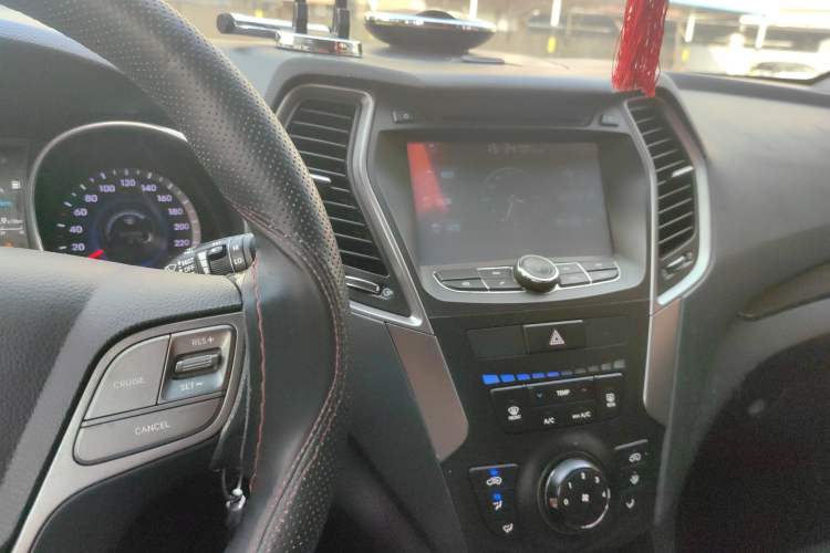 Used Hyundai Santa Fe 2013 2.4L Automatic 2WD Comfort Edition
