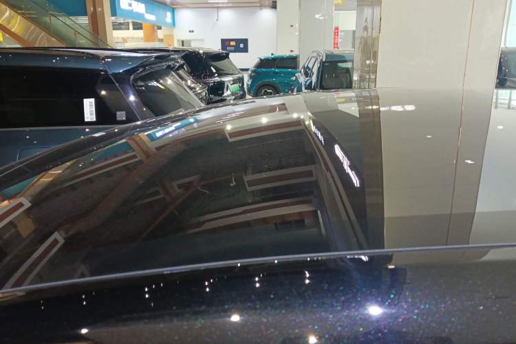 Used Tesla Model Y L 2025 Model Long-Range All-Wheel-Drive Version Roof