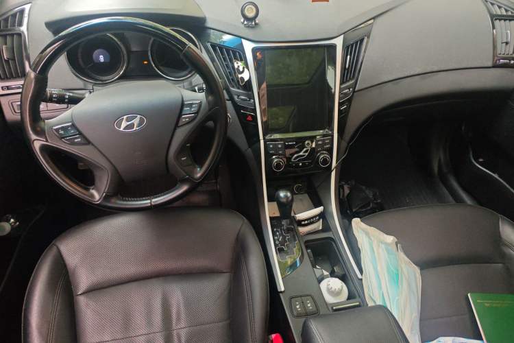 Used Hyundai Sonata 2014 2.4L Automatic Luxury Version China V Standard Center Console