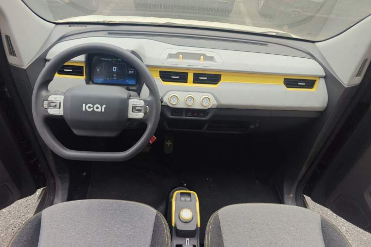 Used Chery QQ Ice Cream 2022 170km Sundae Phosphate Lithium-Ion Center Console