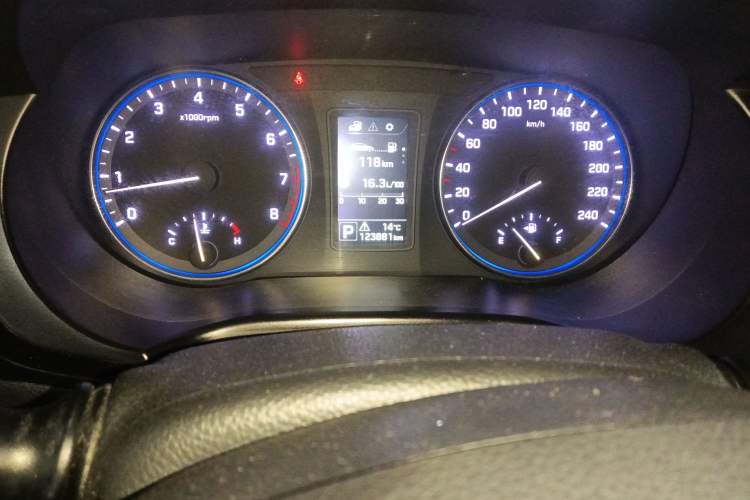 Used Hyundai Mistra 2014 1.8L Automatic Smart GLS Odometer Close Up