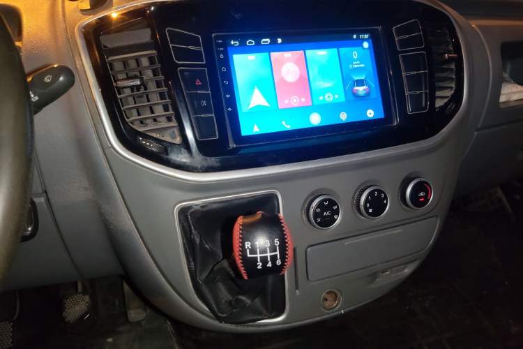 Used SAIC MAXUS Xintu V80 2018 2.5T 6-Speed Manual Aoyuntong Facelifted Short Wheelbase Mid-Height 5-6-Seater Gear Lever