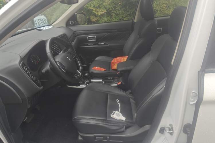 Used Mitsubishi Outlander 2019 2.0L Two-Wheel Drive Comfort Edition 5 Seats China VI Standard