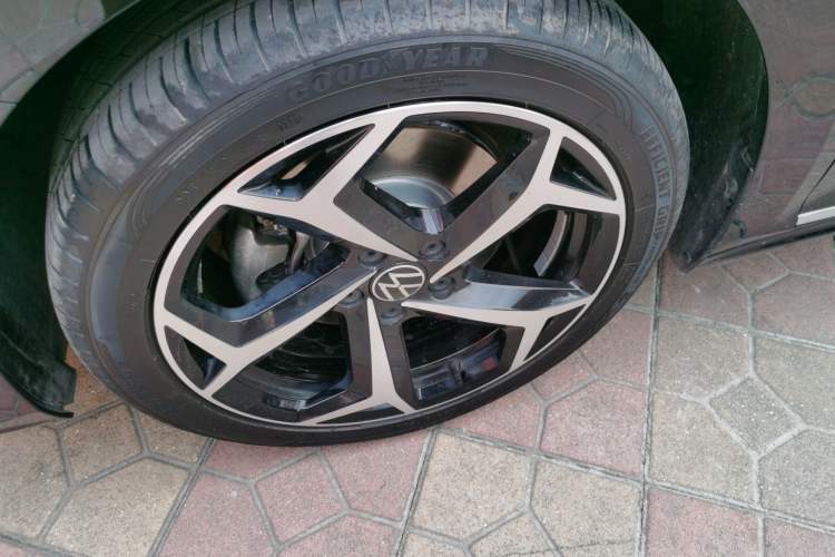 Used Volkswagen Passat 2023 Revised 330TSI Starry Luxury Edition Left Front Wheel Hub