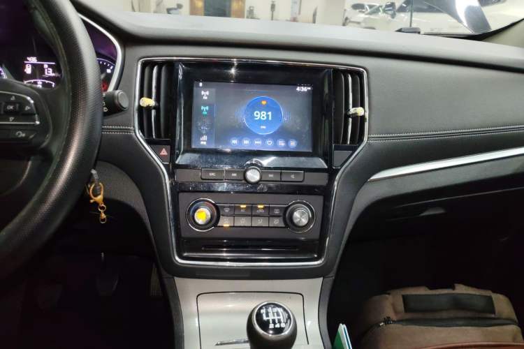 Used Roewe RX5 2016 20T Two-Wheel Drive Manual Flagship Edition