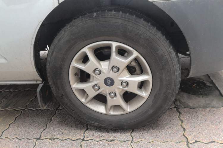 Used Ford Transit 2017 2.0T Diesel Multi-Purpose Commercial Vehicle Short Wheelbase Low Roof China V Standard