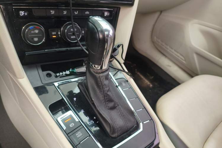 Used Volkswagen Lamando 2015 280TSI DSG Comfort Edition Gear Lever