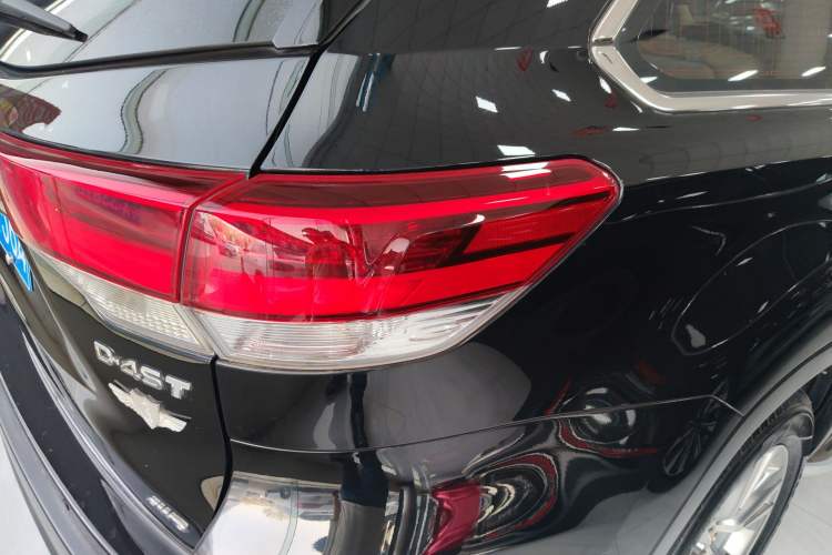 Used Toyota Highlander 2018 2.0T Four-Wheel Drive Elite Edition 7 Seats China VI Standard Right Rear Taillight