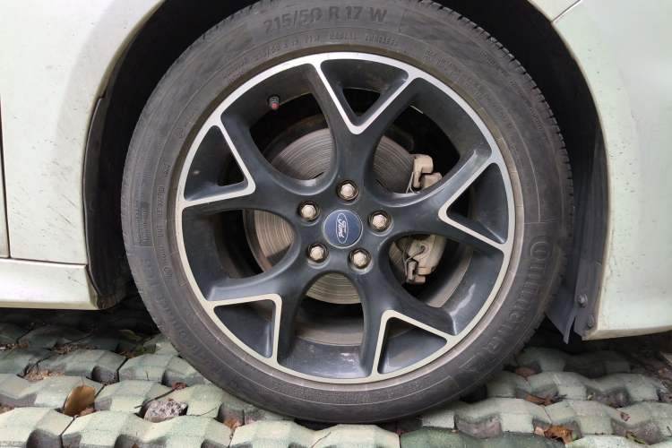 Used Ford Focus 2017 Hatchback EcoBoost 180 Automatic Sport Model Right Front Wheel Hub