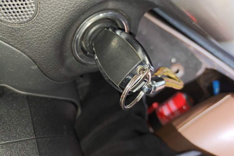 Used Mercedes-Benz SLK-Class 2011 SLK 200 Fashion Model
