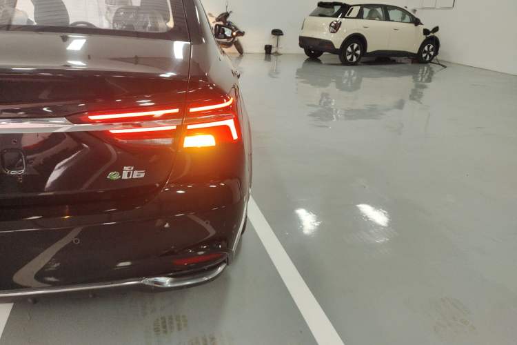 Used Roewe i6 New Energy 2017 45T Hybrid Connect & Smart Enjoyment Edition
