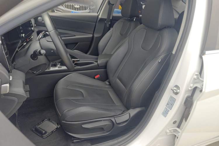 Used Hyundai Elantra 2021 1.5L CVT GLX Elite Edition
