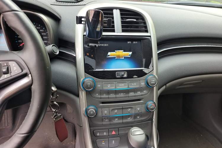 Used Chevrolet Malibu 2014 2.0L Automatic Luxury Edition Audio And AC Panel