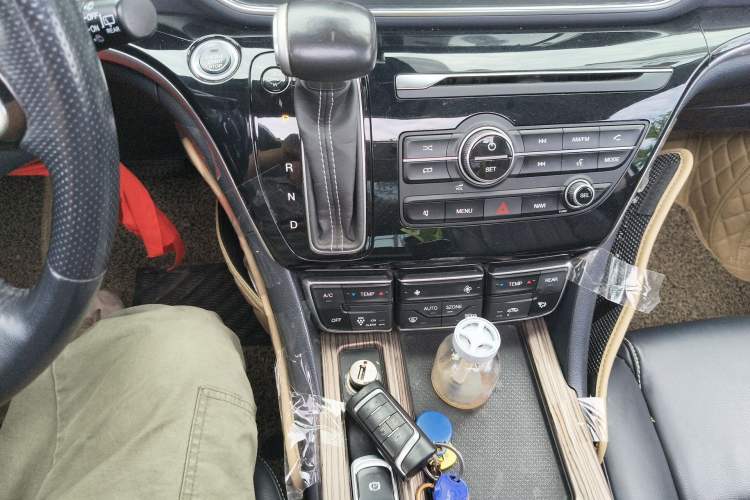 Used GAC Trumpchi M8 2018 320T Luxury Edition Gear Lever