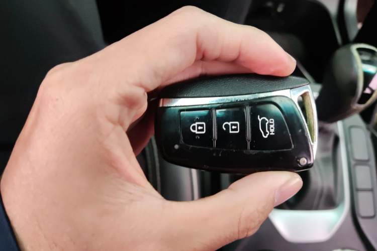 Used Hyundai Santa Fe 2017 2.0T Automatic Two-Wheel Drive Smart Version 7 Seats